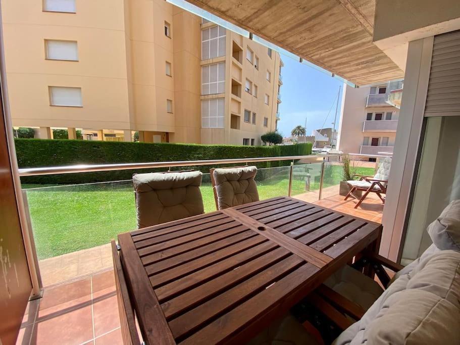 Piso De 2 Habitaciones, 3 Piscinas Y Cerca Del Mar Roses Exterior foto