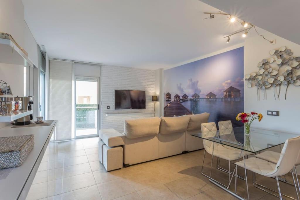 Piso De 2 Habitaciones, 3 Piscinas Y Cerca Del Mar Roses Exterior foto