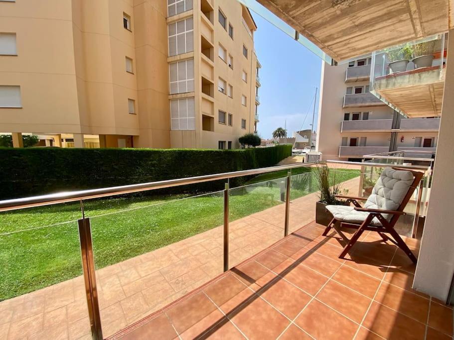Piso De 2 Habitaciones, 3 Piscinas Y Cerca Del Mar Roses Exterior foto